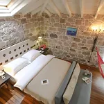 Cunda Lena Ayvalı
