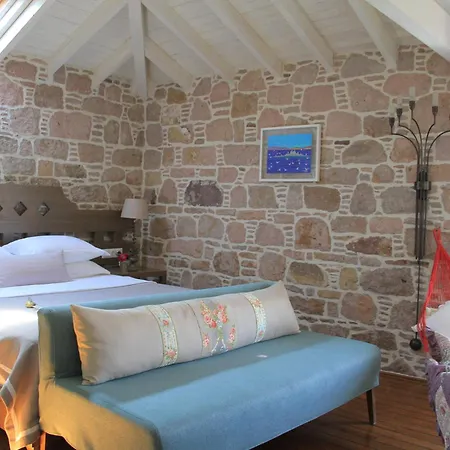 Cunda Lena Ayvalı