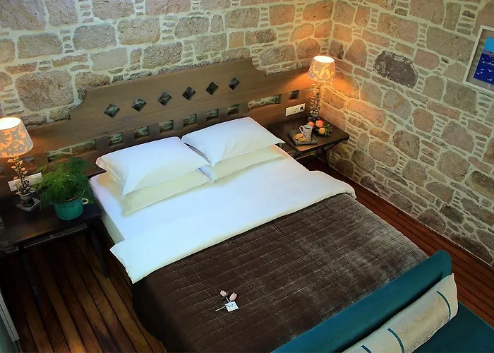 Pensión Cunda Lena Ayvalı